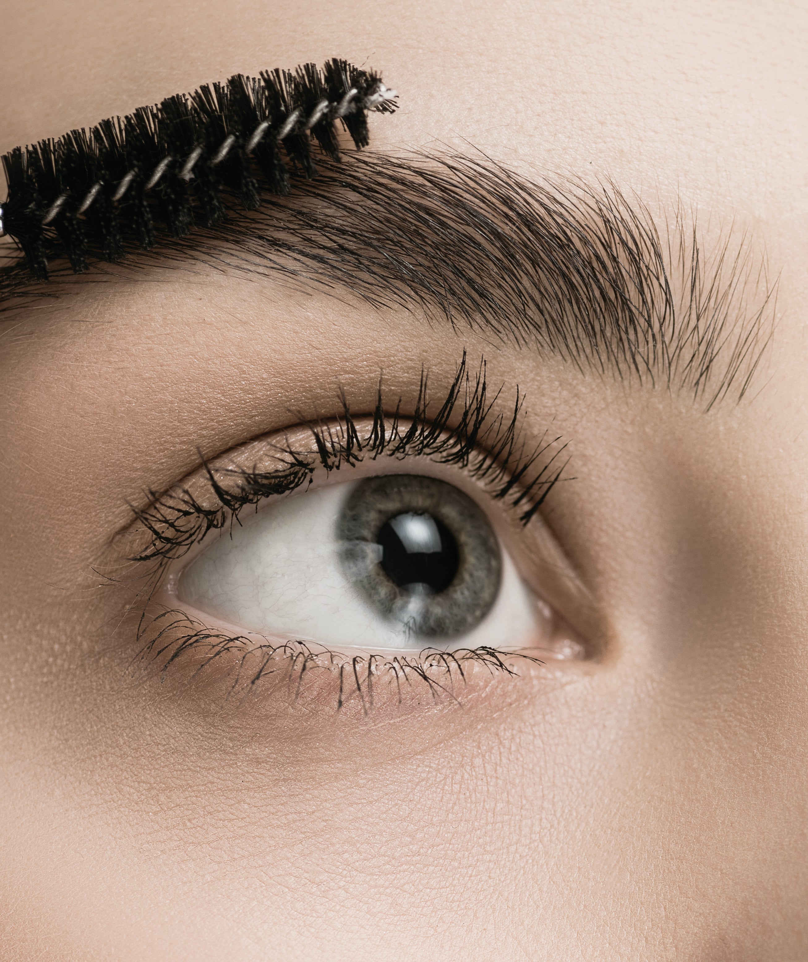 Natural and hormone-free brow serum – developed for sensitive skin ...