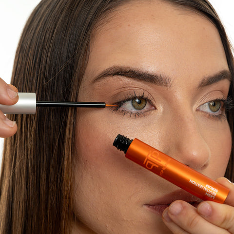 Natural and hormone-free eyelash serum